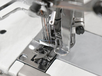 картинка Плоскошовная (распошивальная) машина AURORA A-500-04DN (прямой привод) от магазина Ютекс