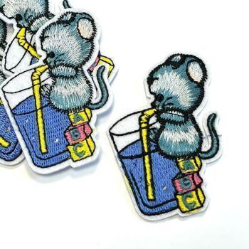 картинка Термоаппликация Мышка с коктейлем 5*6,5см от магазина Ютекс