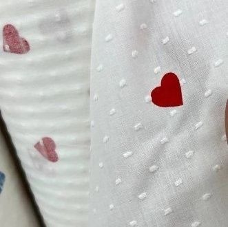 картинка Батист белый с сердечками от магазина Ютекс