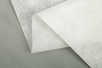 картинка Флизелин "Гамма" неклеевой водорастворимый FB-090 для вышивания 35 г/кв.м 120 см * 10 м от магазина Ютекс