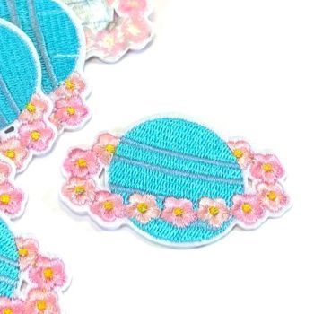 картинка Термоаппликация "Планета с цветами" 6,5*4 см от магазина Ютекс